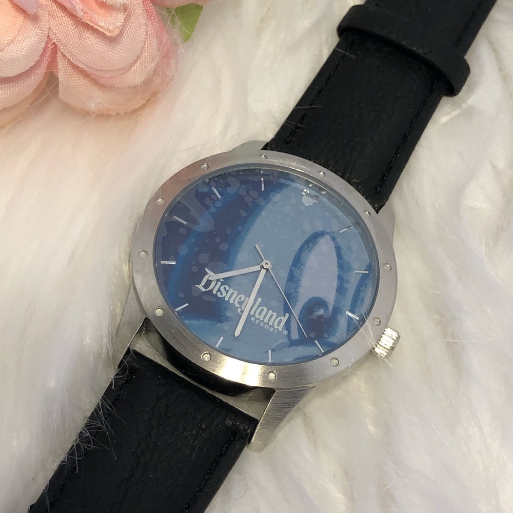 NWOT Authentic Disneyland commemorative watch 40mm